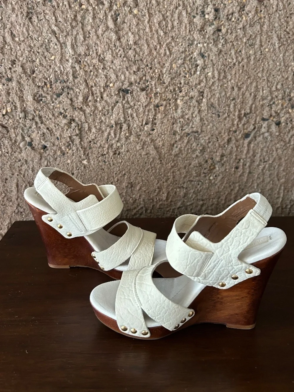 BCBGMAXAZRIA Ivory Leather Platform Wedge Sandals – Size 6.5